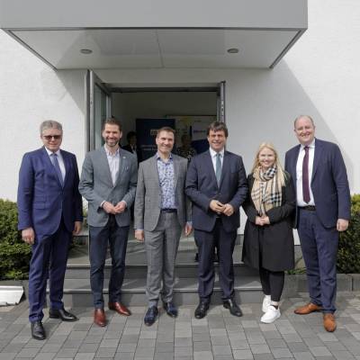 (v.l.n.r.): Heinz-Georg Anschott (Vorstandsvorsitzender der Geno Bank), Fabian Schrumpf MdL, Erich Thiedemann (Vorsitzender der CDU Burgaltendorf), Dr. Marcus Optendrenk (NRW-Finanzminister), Elena Thomaßen (Vorstandsmitglied der CDU Burgaltendorf), Matthias Hauer MdB