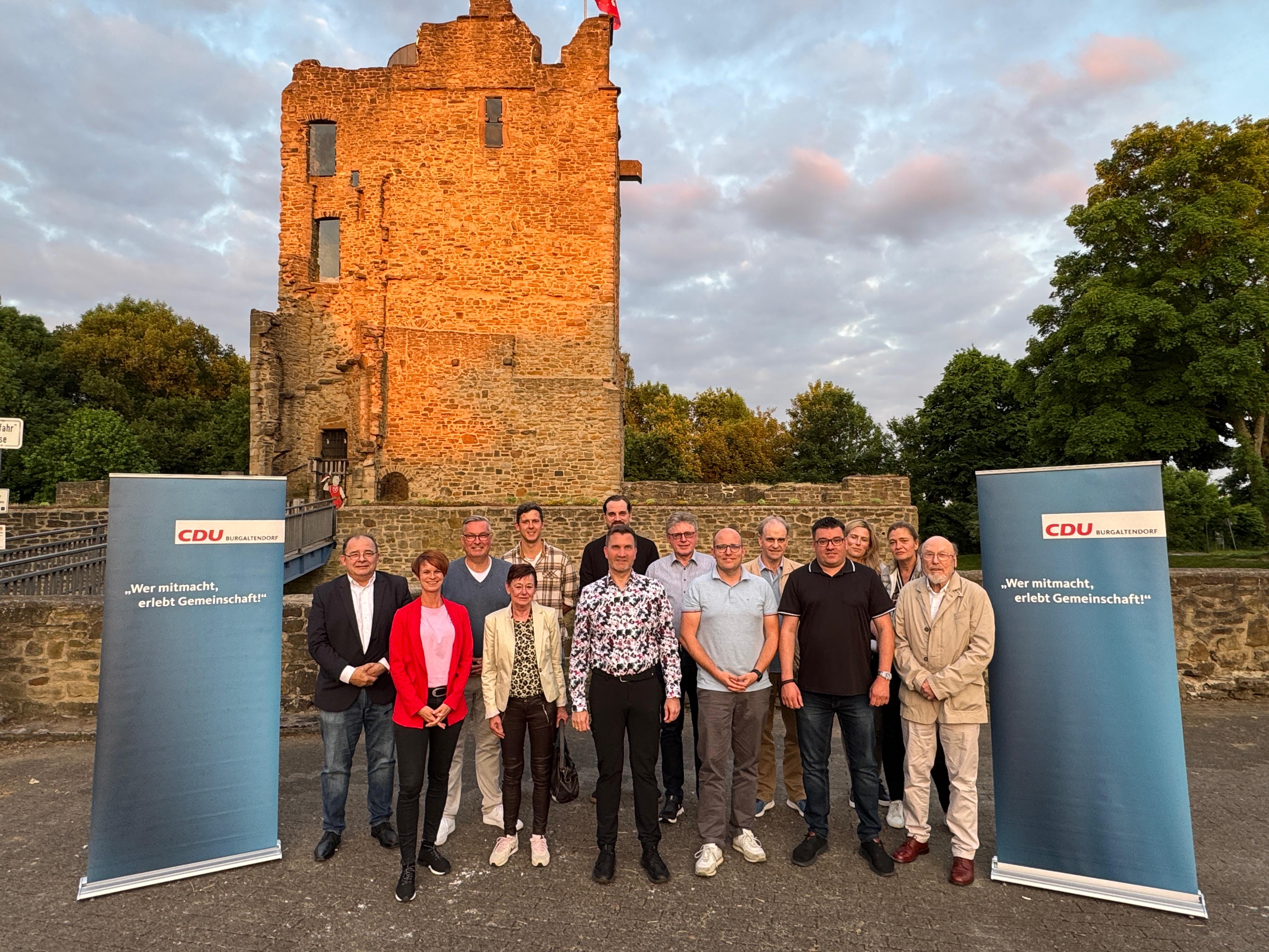 Vorne: Melanie Kaschek-Rechmann, Christiane Bangert-Glettenberg, Erich Thiedemann, Andre Gabener, Martin von der Gathen, Karl Heinz Felz
Hinten: Miguel Gonzales-Kliefken, Thomas Overbeck, Oliver Schubert, David Budde, Heinz-Georg Anschott, Karl-Heinz W